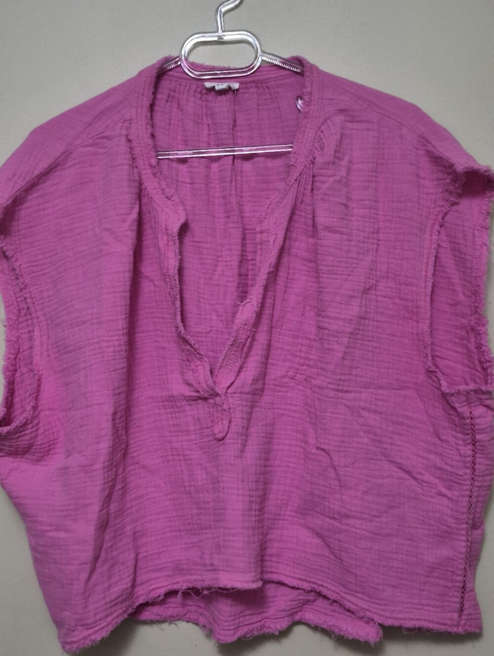 AERIE M Women’s Fuchsia Gauze V-Neck Top